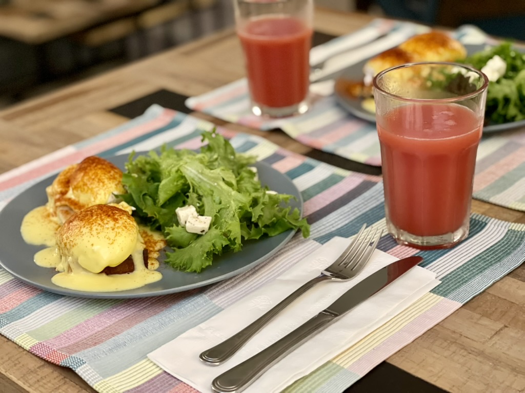 Eggs Benedict with Hollandaise sauce